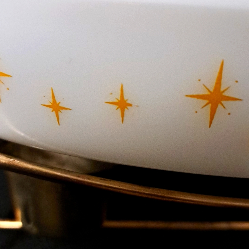 Vintage PYREX Atomic Starburt Casserole Dish with Warmer - Picture 3 of 10